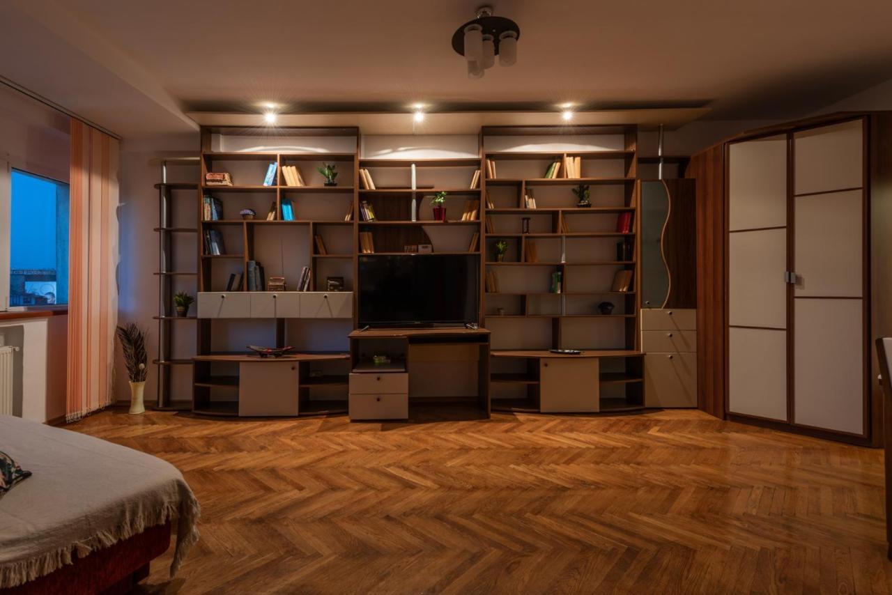 Old Town Home Library Bukarest Eksteriør billede
